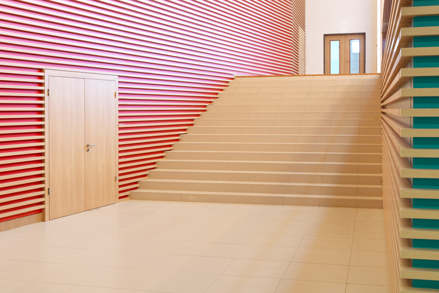 Escaleras de gres porceláico, cómodas y elegantes