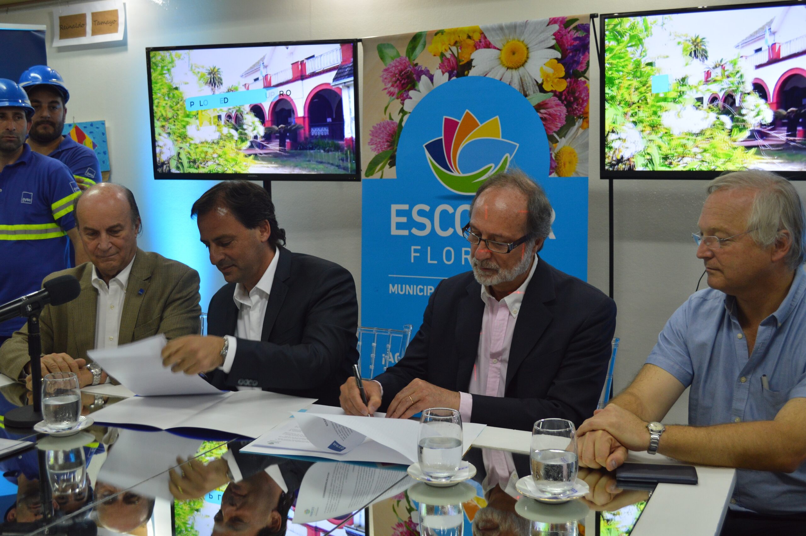 AySA comenzó a operar los servicios de agua potable y cloacas de Escobar