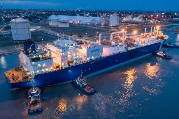 El segundo regasificador en Bahía Blanca, ya comenzó a operar
