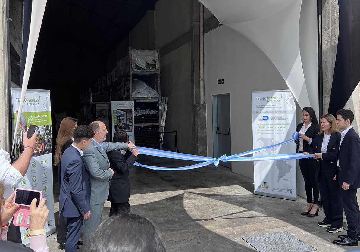 TECNOPERFILES inaugura una nueva planta productiva de foliado, y continúa realizando inversiones estratégicas para su expansión internacional