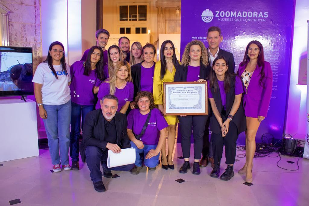 Se inauguró “Más allá del delantal”, una muestra que cuestiona los estereotipos en el rubro de la construcción